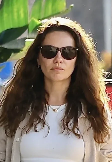 Мила Кунис появилась на публике с 11-летней дочерью от Эштона Кутчера