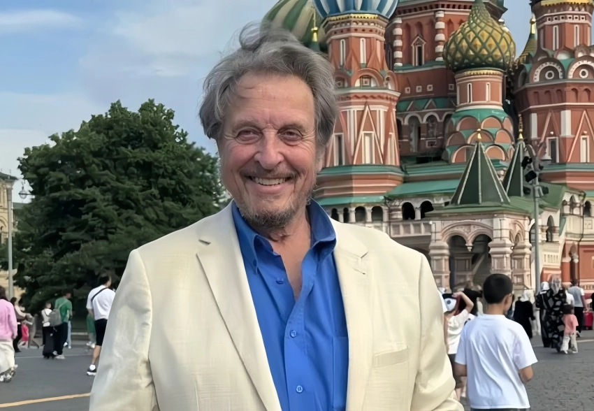 Отец Илона Маска заявил, что если бы он захотел переехать, то выбрал бы Москву