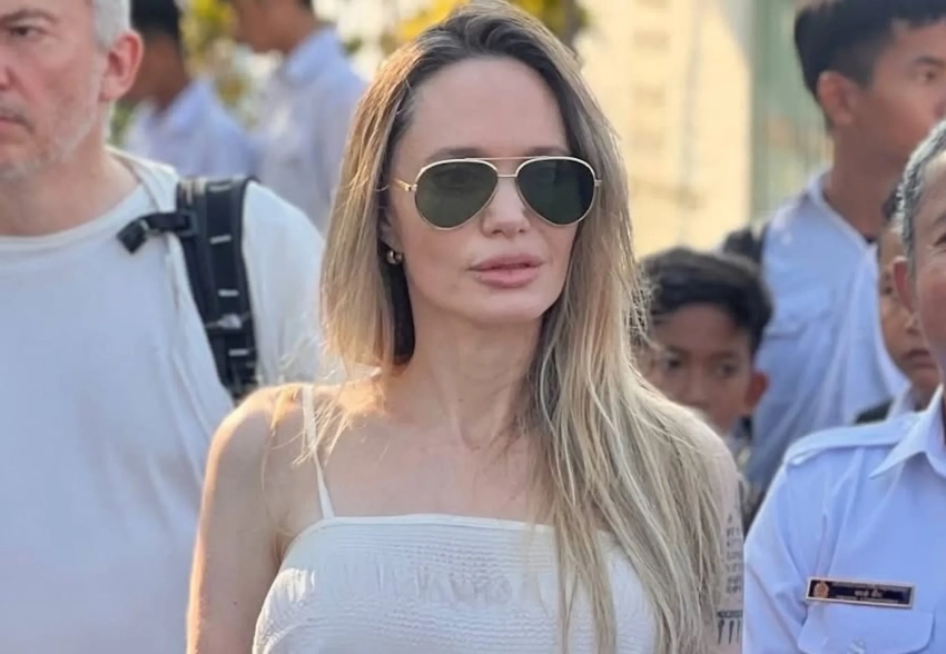 Анджелина Джоли появилась на публике в Камбодже