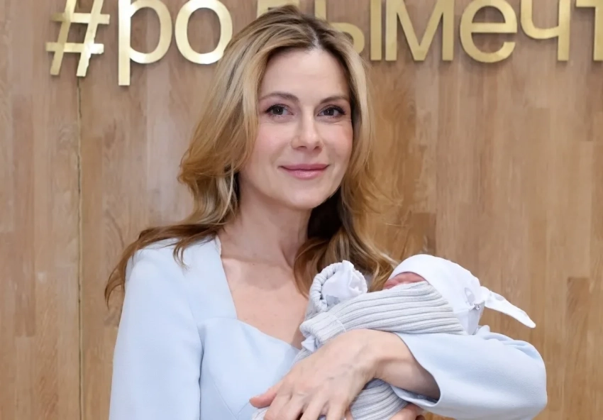 "Это более осознанное решение". Впервые ставшая мамой в 49 лет Анна Невская ответила на критику своего позднего материнства