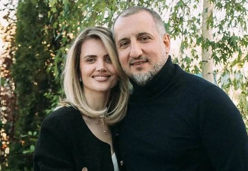 "Я боюсь". Жена звезды "Универа" высказалась о тревоге на фоне скандала вокруг его внебрачного сына