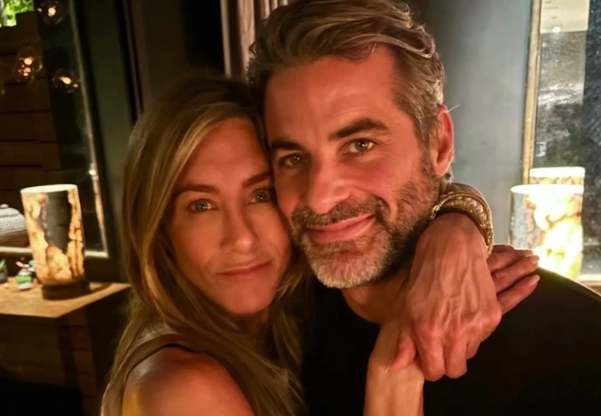 Дженнифер Энистон опубликовала редкое фото с бойфрендом-гипнотерапевтом